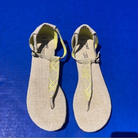 Toms yellow patterned thong sandals, size 10W - Picture 10 of 10